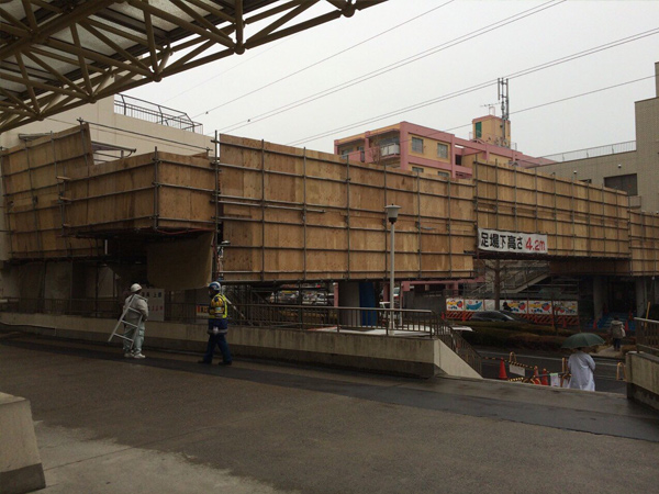 東部架設施工事例・国保松戸市立病院連絡橋塗装改修工事